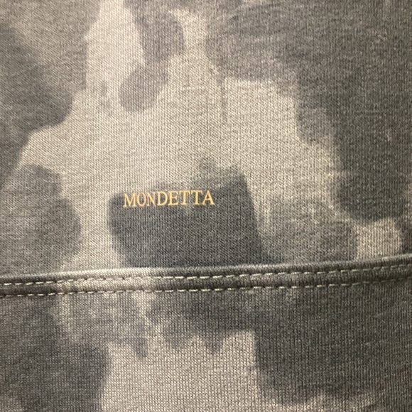 what ; gray camoflauge long sleeve for the winter or the gym anyone. ❤️🔥 - Picture 6 of 8